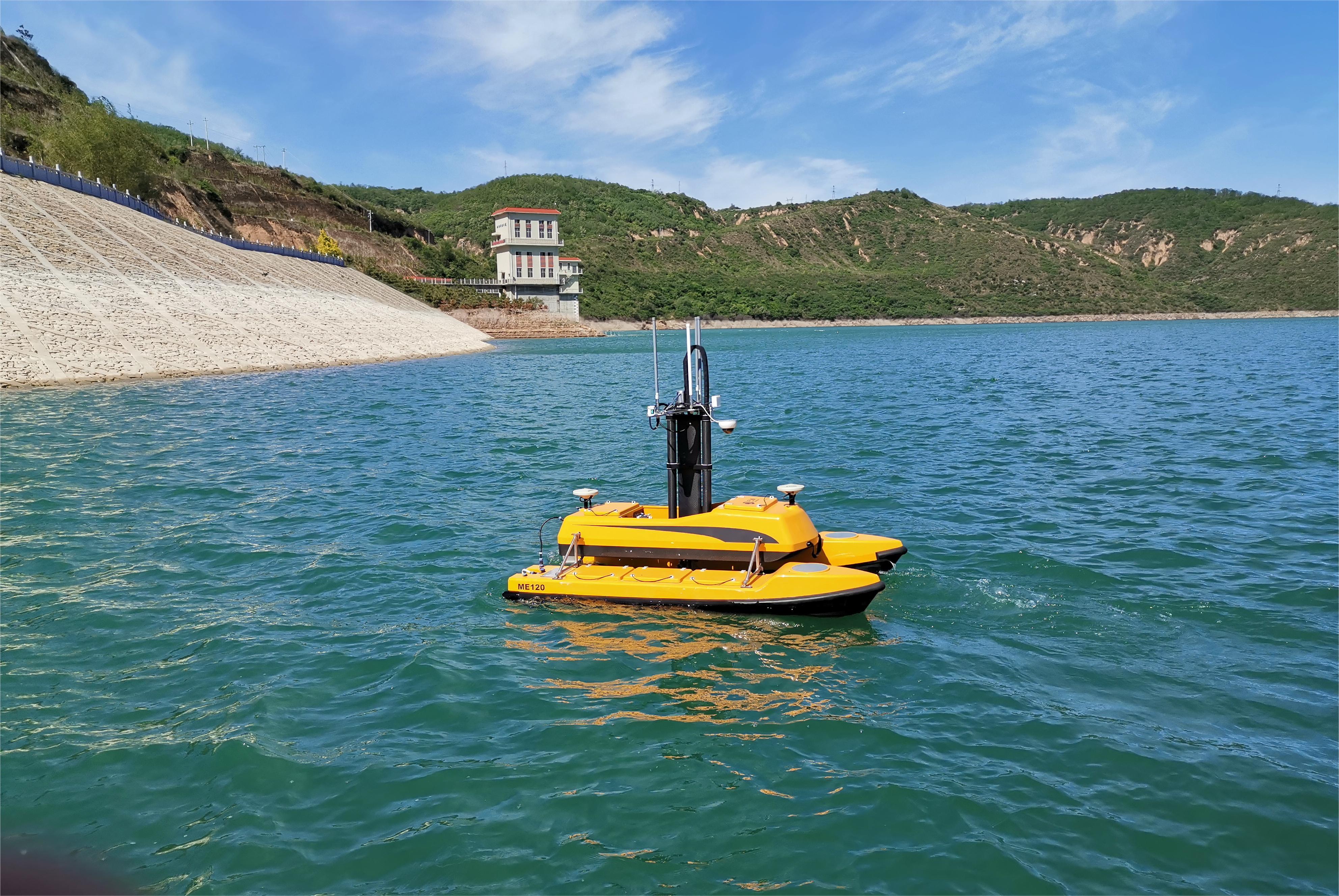 ME120水文水利图片-无人船在黄河中开展水文监测.jpg